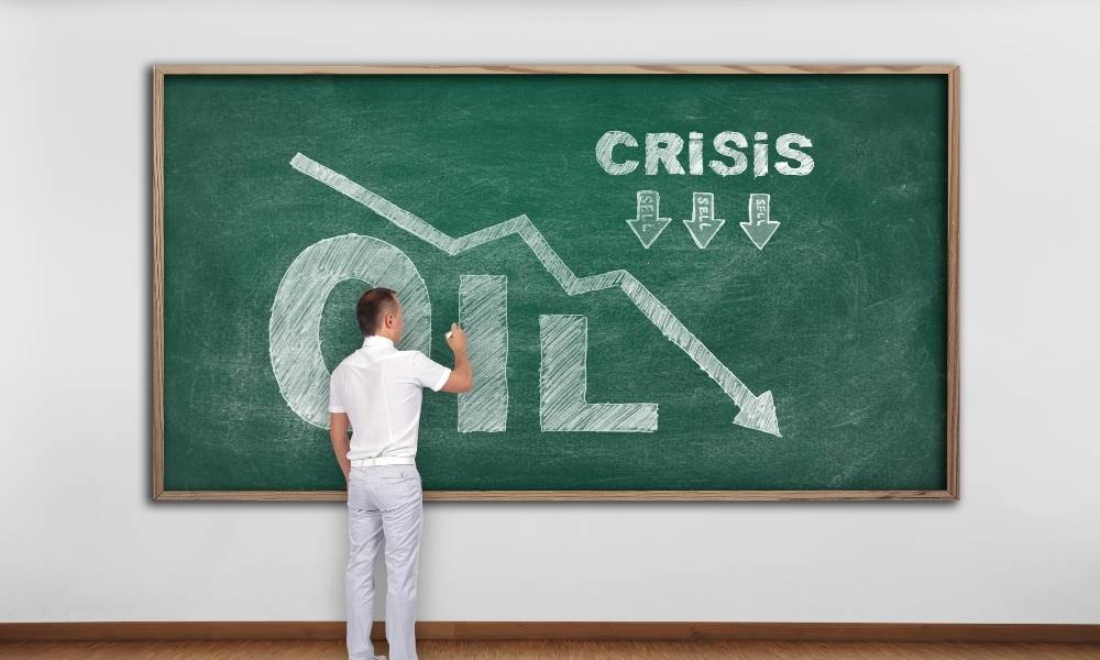 Oil edges down as inflation expected to impact fuel demand - Financespiders